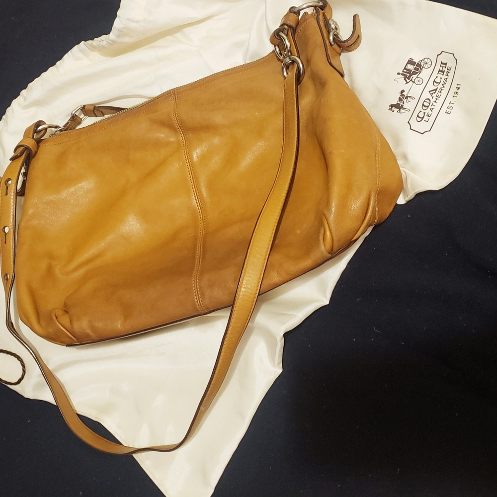 Coach leather shoulder bag/Sac a main Coach à bandoulière en cuir